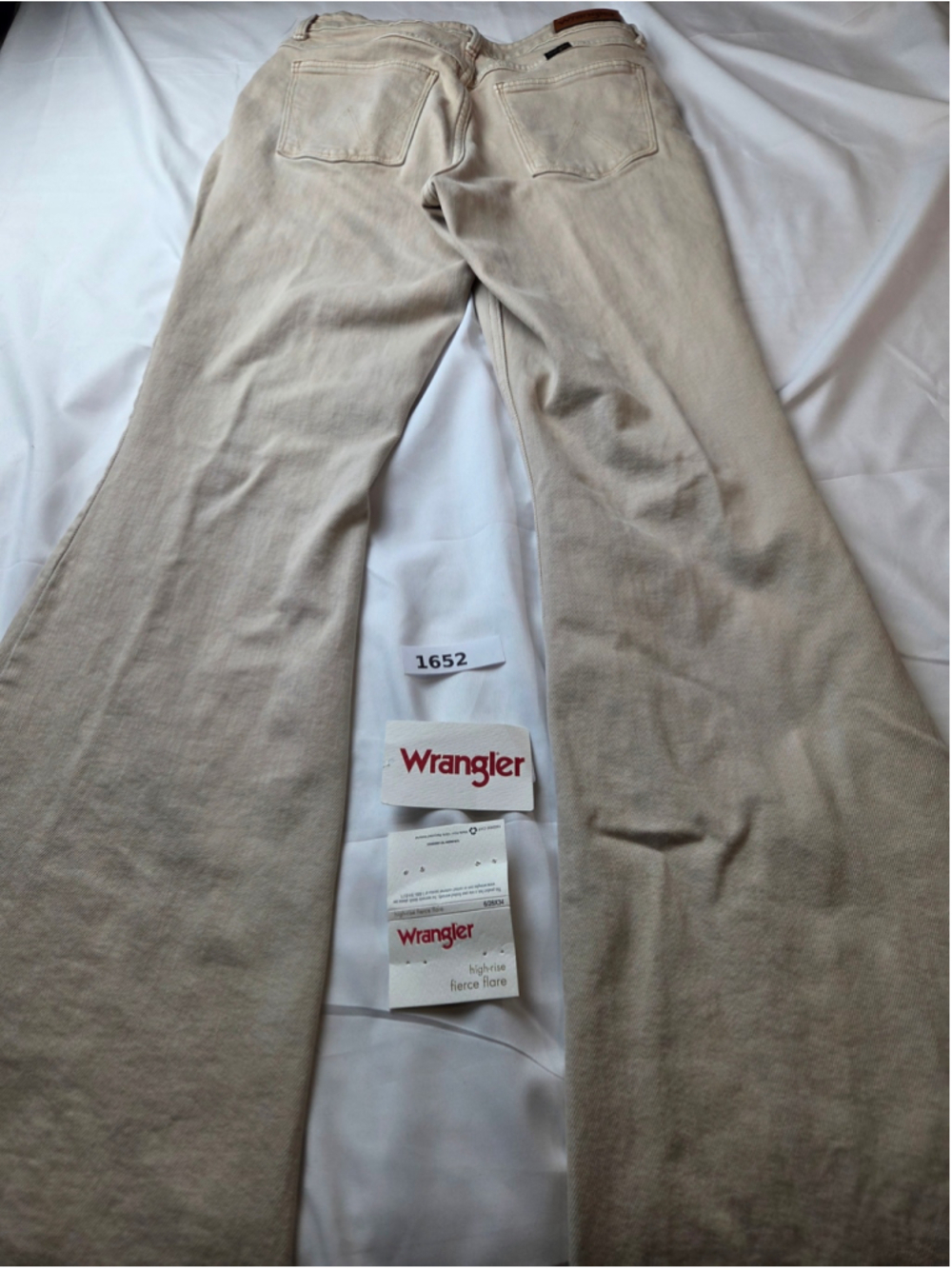 Wrangler Women’s High Rise Fierce Flare Jeans Beige 6/28 x 34 NWOT #1652